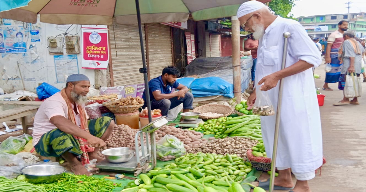 এক সপ্তাহের ব্যবধানে দাম দ্বিগুণ দিশেহারা নিম্নআয়ের মানুষ বৃষ্টি ও সিন্ডিকেটের থাবায় সিংড়ায় সবজির বাজারে আগুন