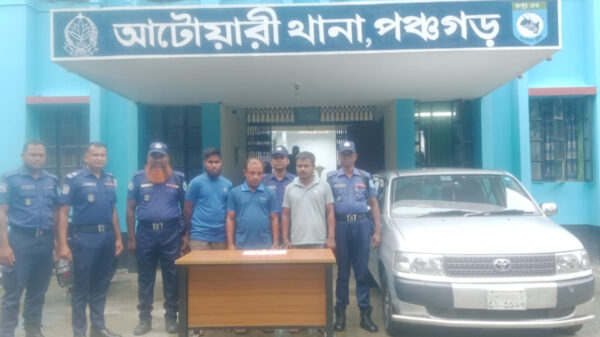 আটোয়ারীতে হেরোইন ও প্রাইভেট কারসহ গ্রেপ্তার তিনজন