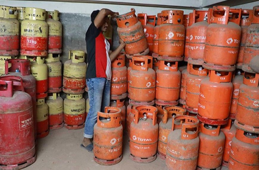 ১৩ টাকা কমল এলপি গ্যাসের দাম