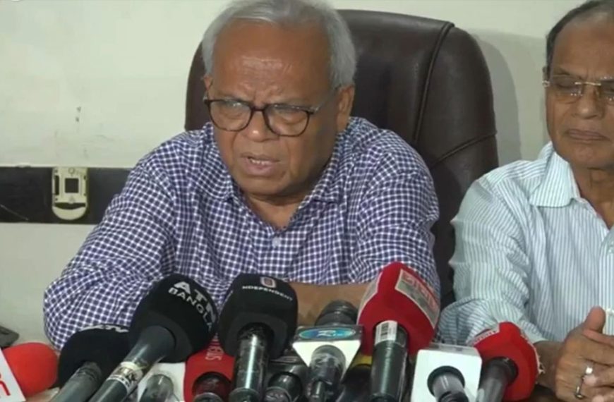 বিরোধী দল ভুল ত্রুটি ধরিয়ে দেয়ার বদলে ভিন্ন পন্থা বেছে নিচ্ছে: রিজভী