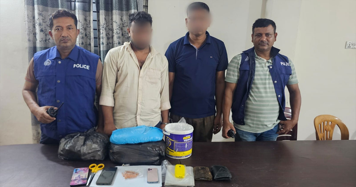 ফেনীতে ১৬৫ পিস ইয়াবা ও সাড়ে ৩ কেজি গাঁজাসহ গ্রেপ্তার ২