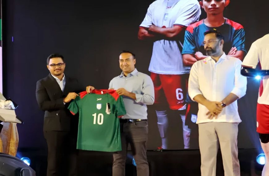 বাংলাদেশ ফুটবল দলের নতুন জার্সি ​উন্মোচন, কিনতে গুনতে হবে ১৬০০ টাকা