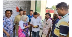 পঞ্চগড়ে বিএডিসির সার গুদামে আকস্মিক পরিদর্শন করলেন ইউএনও