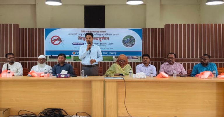পঞ্চগড়ে পরিছন্নতা অভিযান কর্মসূচির উদ্বোধন