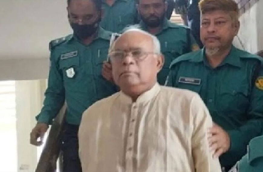মোহাম্মদপুরে আওয়ামী লীগের সাবেক এমপিকে ধরে দিল ছাত্রদল নেতা কর্মীরা