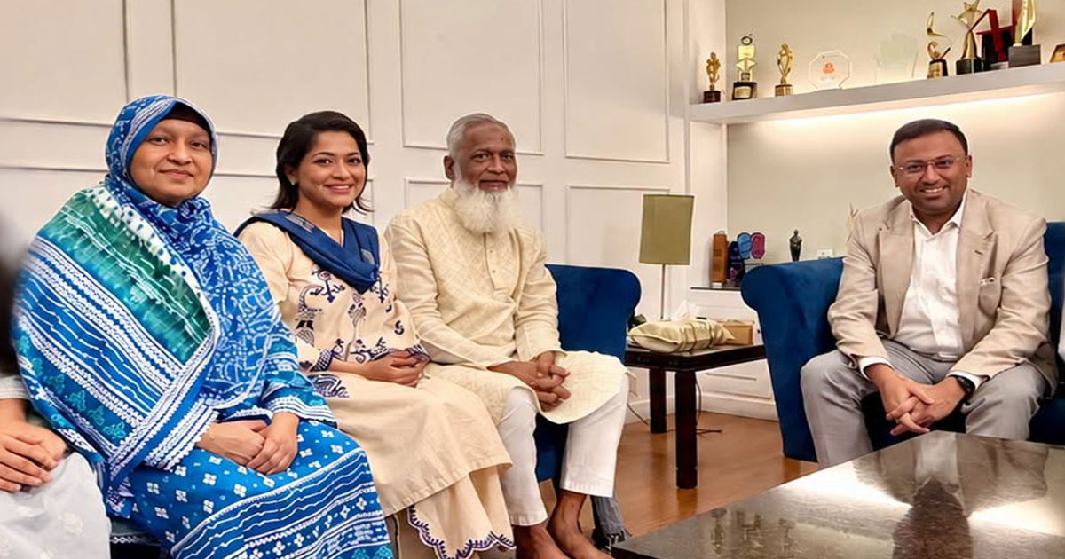 প্রধানমন্ত্রীর পক্ষ থেকে অভিনেত্রী বাঁধনের বাসায় পররাষ্ট্র প্রতিমন্ত্রী