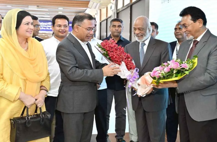 জাতিসংঘ অধিবেশন শেষে দেশে ফিরলেন প্রধানমন্ত্রী