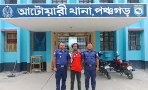 আটোয়ারীতে পুলিশের ঝাটিকা অভিযানে লাল আটক