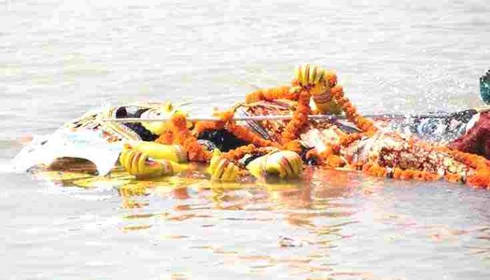 দুর্গাপুর্জার উপত্তিস্থল রাজশাহীর তাহেরপুরে সিদুর শুভক্ষণে প্রতিমা বিসর্জন