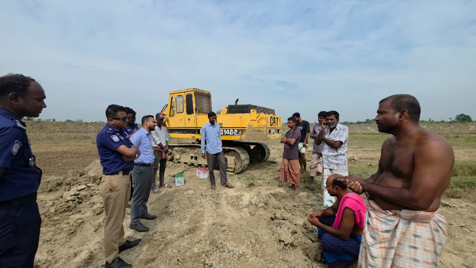 তাহেরপুর পৌরসভায় পুকুর খননের অপরাধে একজনের কারাদন্ড ও অপরজনের জরিমানা