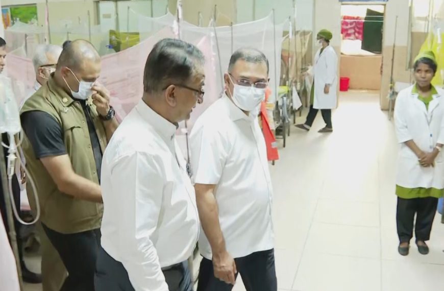 শিশু হাসপাতালে চিকিৎসকের ধূমপান, দেখেই বরখাস্তের…