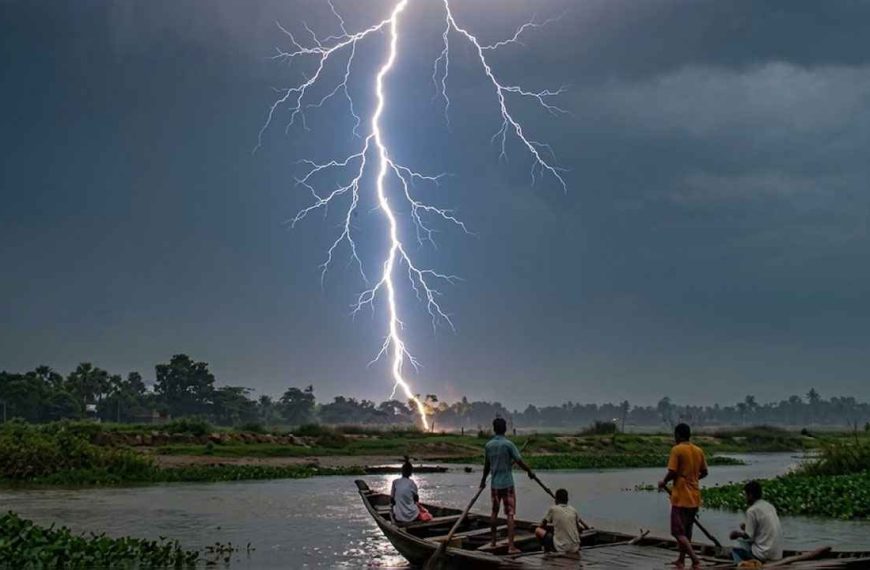 পাবনা সদর উপজেলায় বজ্রপাতে শিশুসস ছয়জনের মৃত্যু