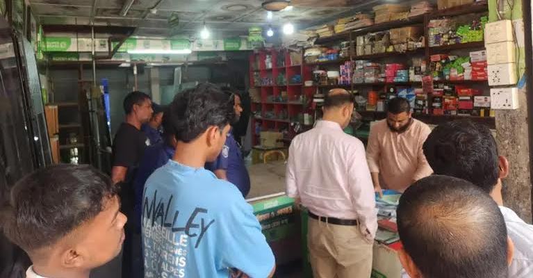 ব্র্যান্ডিং নকল মেলামাইন বোর্ড বিক্রয়ের অভিযোগে দেবীগঞ্জে এক ডিলারকে জরিমানা