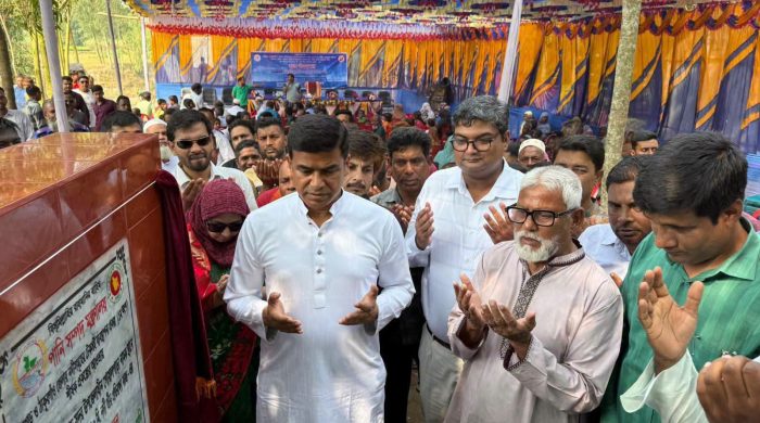 দূর্গাপূজা নির্বিঘ্নে ১০ হাজার স্বেচ্চাসেবক মোতায়েন করা হয়েছে- প্রতিমন্ত্রী আজাদ