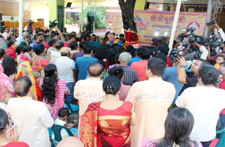 ষষ্ঠী পূজার মধ্য দিয়ে দুর্গোৎসব শুরু, নিরাপত্তা জোড়দার