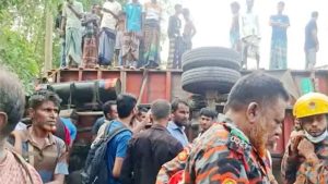 কুড়িগ্রামে ট্রাকচাপায় অটোরিকশার পাঁচ আরোহী নিহত