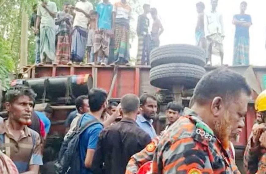 কুড়িগ্রামে ট্রাকচাপায় অটোরিকশার পাঁচ আরোহী নিহত