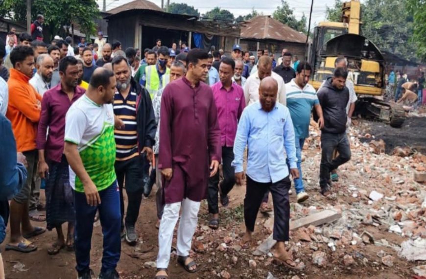 অবৈধ উচ্ছেদকৃত ব্যবসায়ীদের পুনর্বাসন করতে হবে — ফরহাদ হোসেন আজাদ