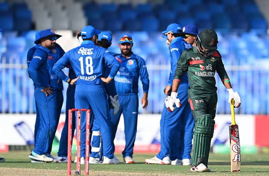 ব্যাটিং ব্যর্থতায় বড় হার, ত্রিদেশীয় সিরিজ…